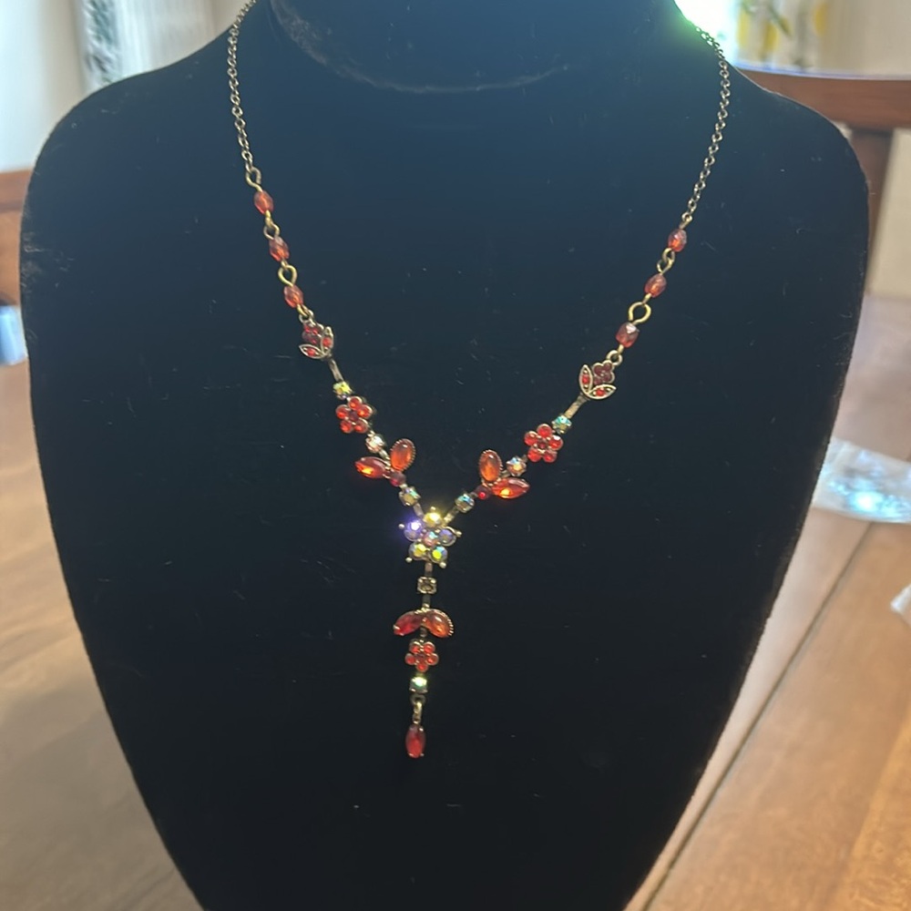 Avon beautiful crystals drop necklace. 7 1/2” chain w/3” extender.